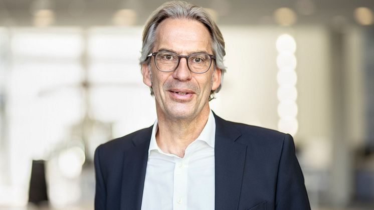 Oliver Bruess Portrait ll Netze.jpg