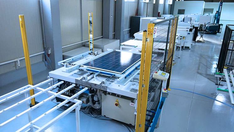 1 Solar Module Production -  ECOFRAME 0 Framing Machine.jpg