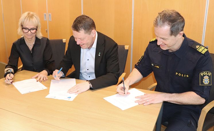 avtalsskrivning samverkan polis-kommun 2 webb.jpg