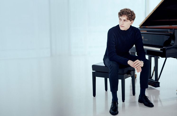 Jan_Lisiecki__Mendelssohn_2018_©-Christoph-Köstlin_1920x1254.jpg