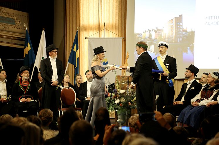 Sara_Zetterberg_hedersdoktor_web.jpg