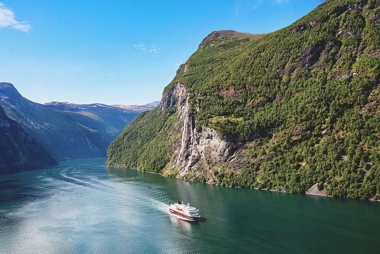 MS_Nordlys_Geiranger_Norway_HGR_128526_1920_Photo_Agurtxane_Concellon.jpg