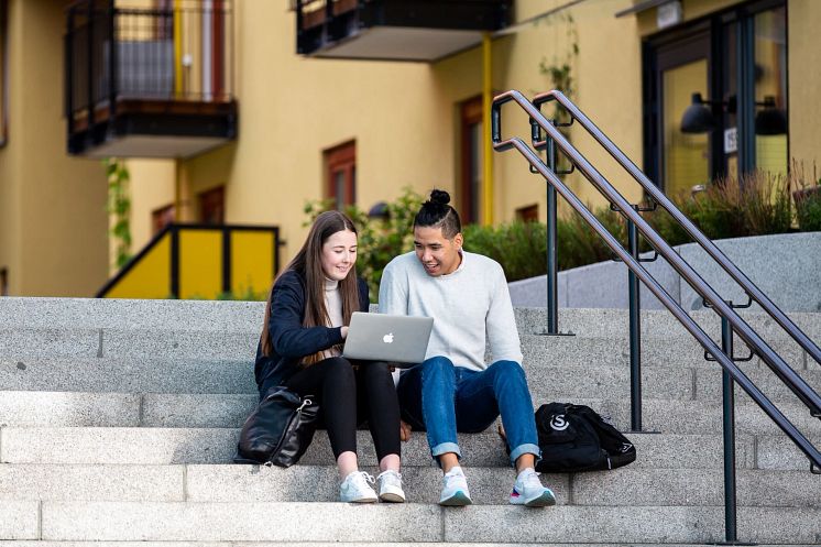 To fornøyde studenter SiO