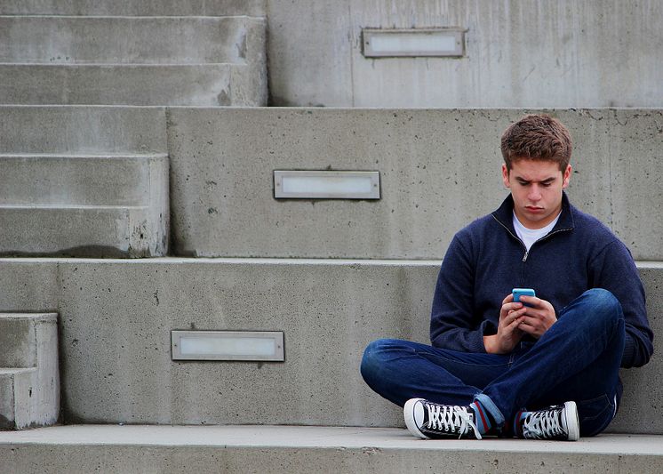 texting-1999275_1920.jpg