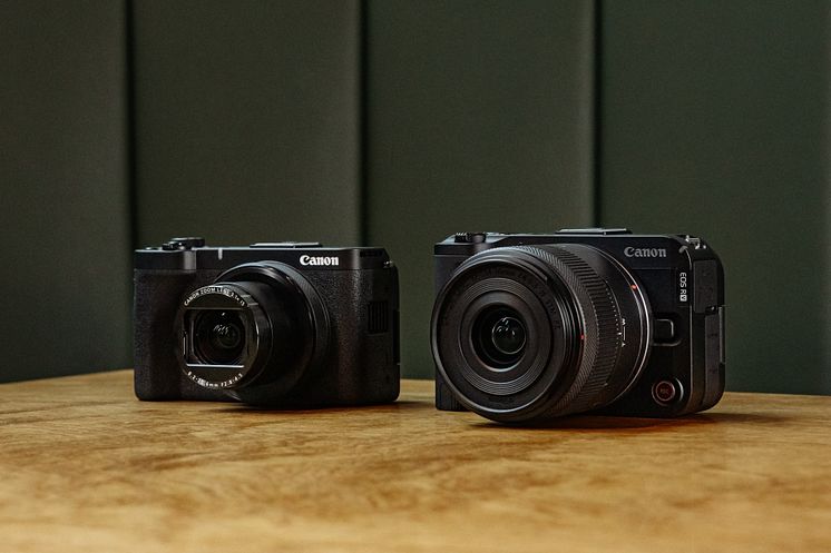 R50 V_Ambient_Two_Cameras_On_Wood_Surface_Side_622998.jpg