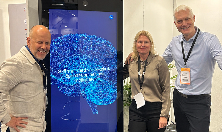 Från höger Magnus Hansson VD BizLab, Annika Henriksson CFO och Christian Bönnelyche CMO.png