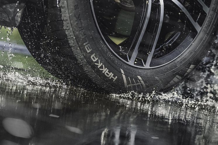 Nokian_Tyres_Wet grip of premium tires_A.jpg