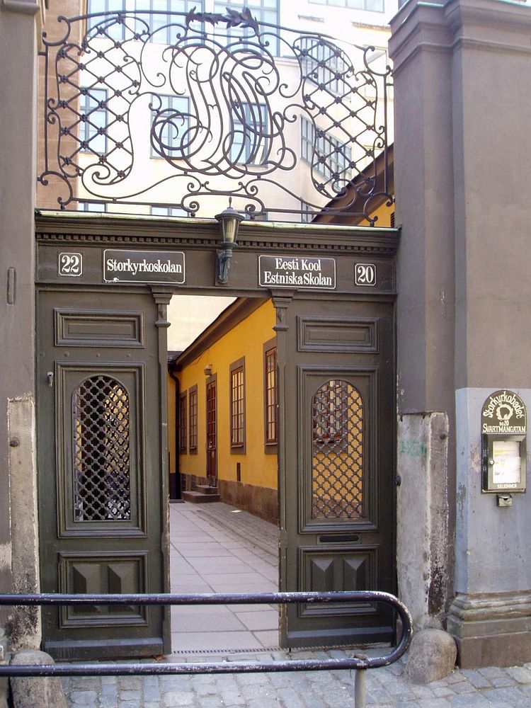 Estniska Skolans port på Svartmangatan 20 i Gamla stan, Stockholm