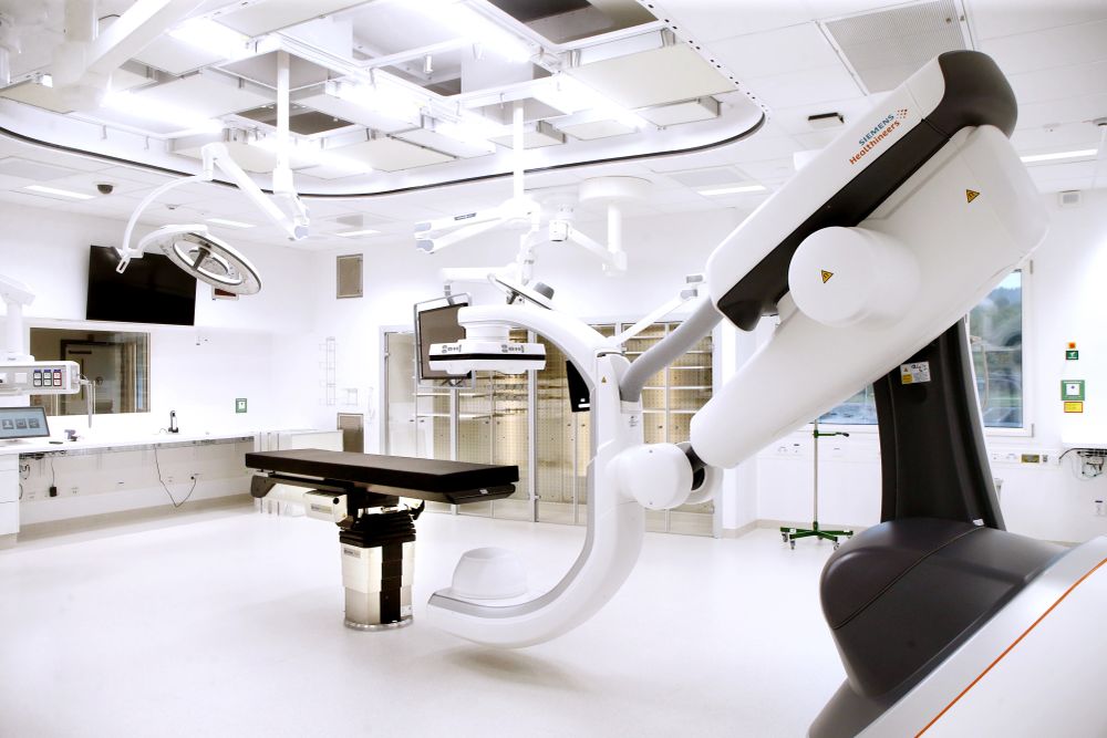 Den jättelika operationsroboten da Vinci hjälper kirurger utföra ingrepp med exakthet och precision.