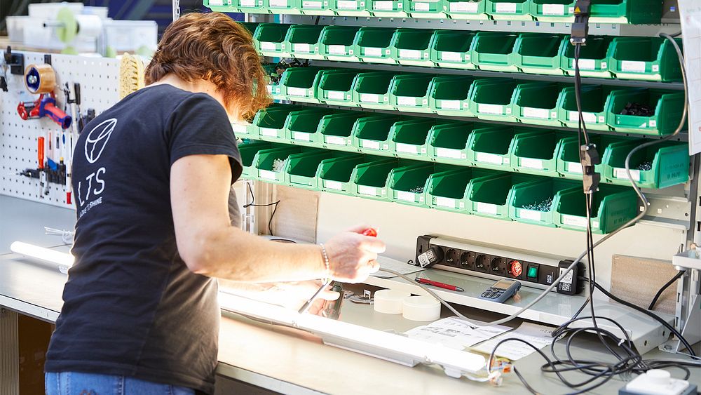 LTS Licht & Leuchten GmbH. Montage, Bürgermoos, Qualitätskontrolle