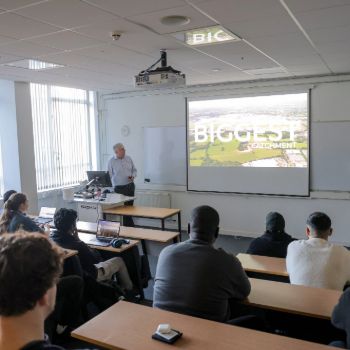 Stewart Wingate visited the campus for an exclusive talk with Engineering students, offering invaluable insights into the aviation industry