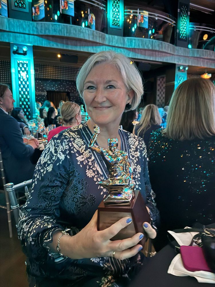 Anne-Kristine Øen på prisutdelingen «Annual Anvil Awards» i 2025.