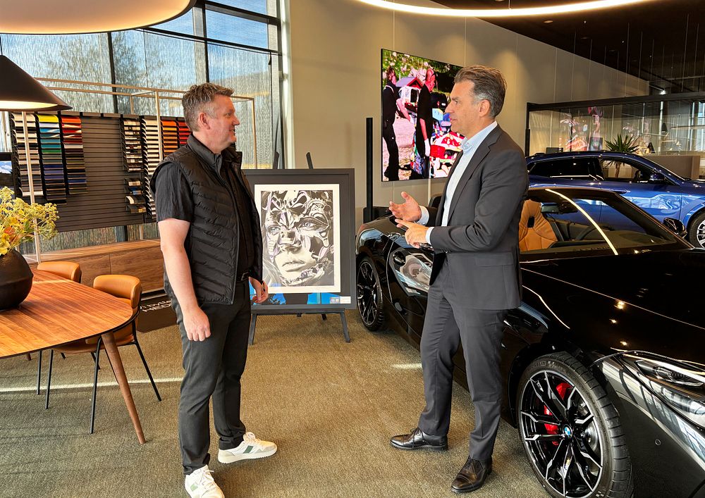 Frank Kenneth Olssen (daglig leder Hedin Automotive Stavanger) og Hallvard Vikeså (adm. dir. Hedin Automotive Norge)