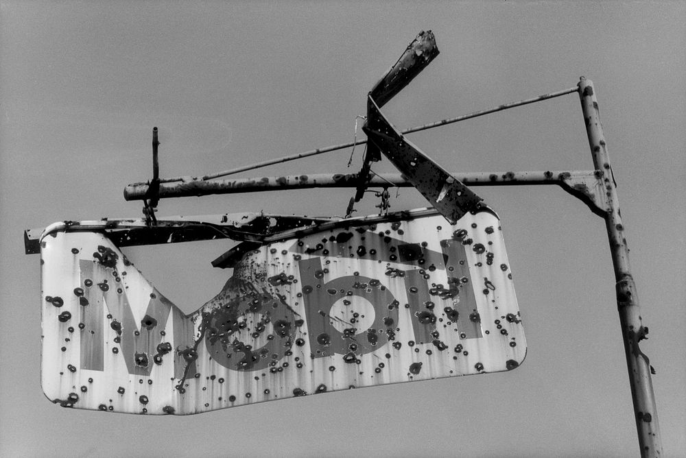 Beyrouth, photographies, 1984 © Sophie Ristelhueber