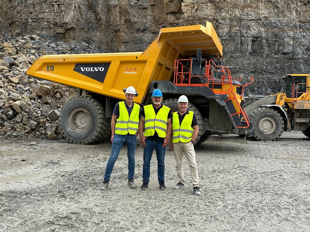 Sven Kersten, vice vd p&aring; SHF, Volker Bonnke, teknisk produktspecialist p&aring; Volvo CE, samt Klaus Schneider, vd p&aring; SHF.