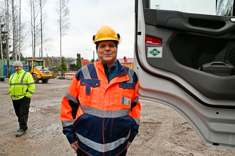 EF-Transin toimitusjohtaja Erkki Fastberg halusi olla ajan hermolla ja hankki kaasukäyttöiset Scaniat maansiirtoajoihin.