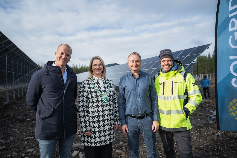 Fra venstre: Magnus Berg Johansen (Solgrid), Linda Otnes Henriksen, Jens Naas-Bibow, Trond Ahlquist (Solgrid).