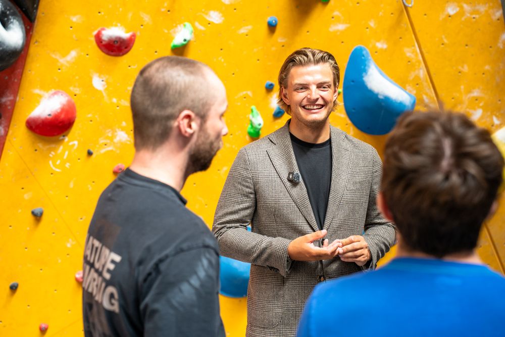 Søren Brunsborg, der er barnebarn af JYSKs grundlægger Lars Larsen, uddeler JYSKs legater