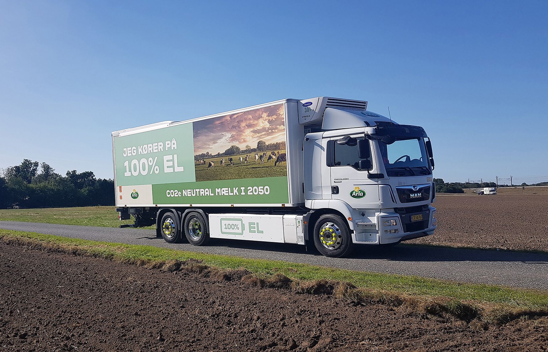 Danmarks første, store el-lastbil skal nu levere mælk i København 