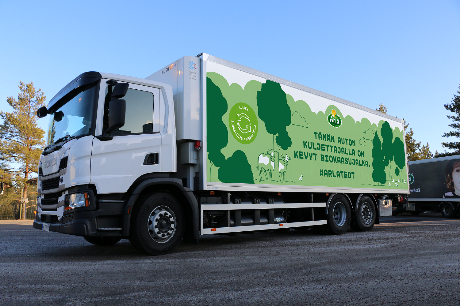 Arlalla on nyt kevyt biokaasujalka: Biokaasuauto kuljettaa tuotteet ympäristöystävällisesti pääkaupunkiseudulla