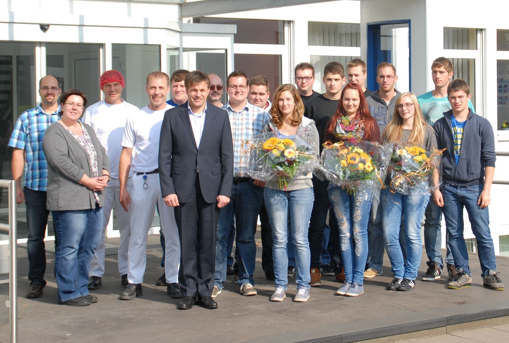 Arla gratuliert neuen Nachwuchskräften am Standort Pronsfeld zu ihrem Abschluss
