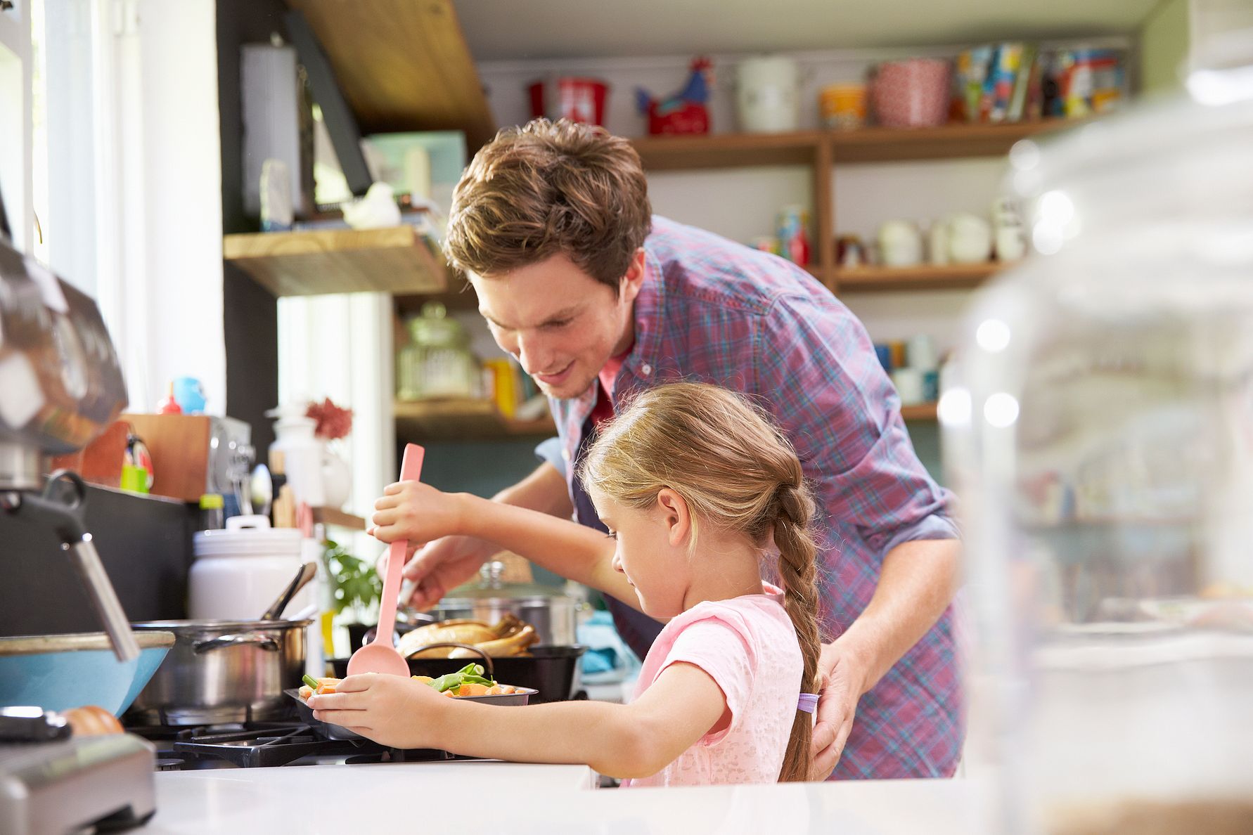 Tag børnene med i køkkenet i sommerferien
